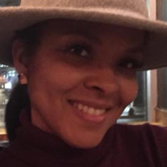 Meet your Posher, Colette - Picture 2 of 2